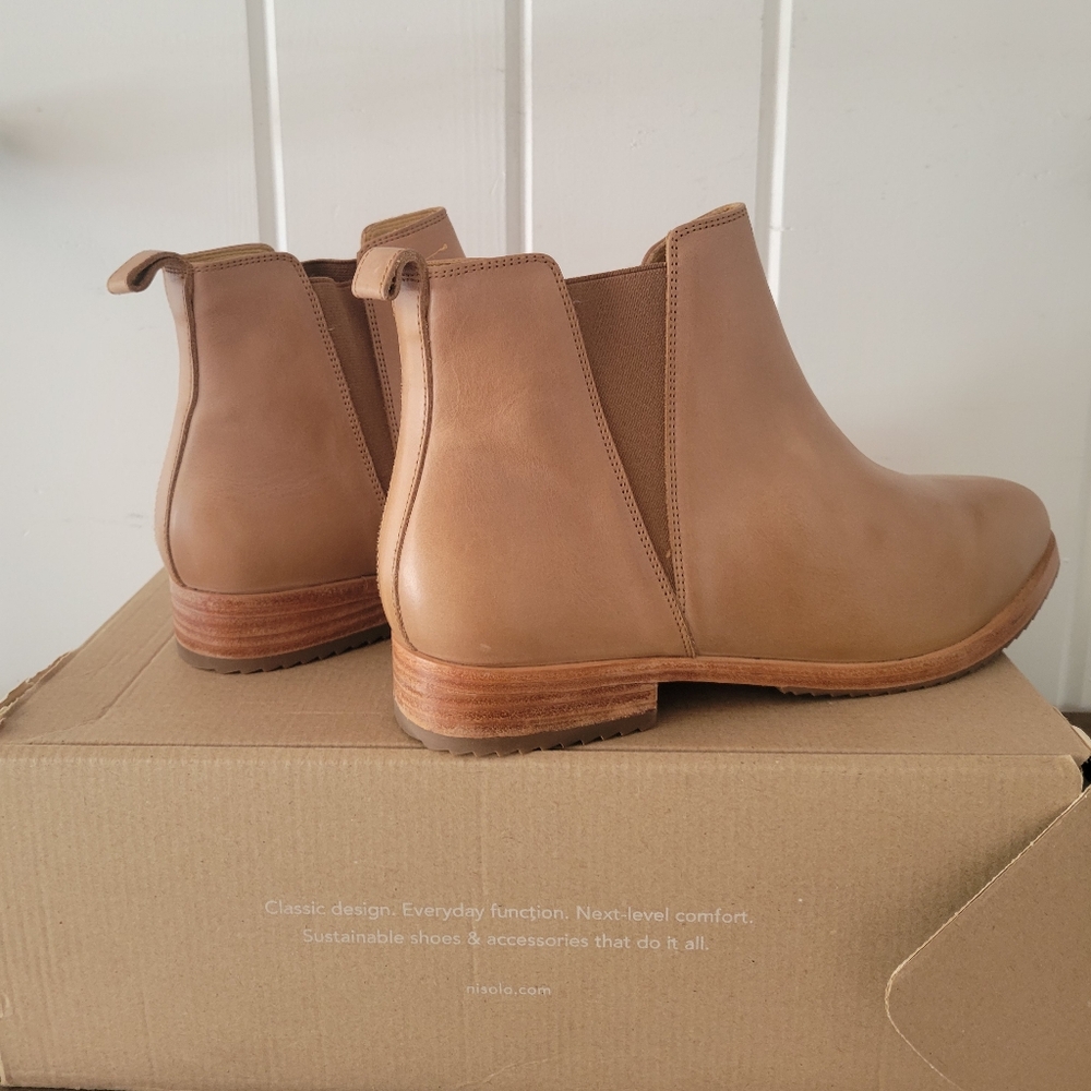 Nisolo Eva Everyday Chelsea Boot